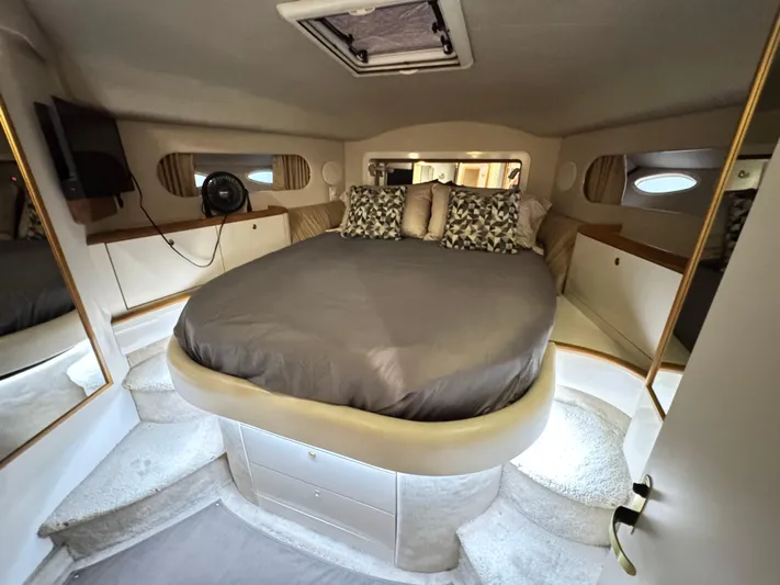 Honey Badger Yacht Photos Pics 1996 Sea Ray 400 Forward Owner's Stateroom