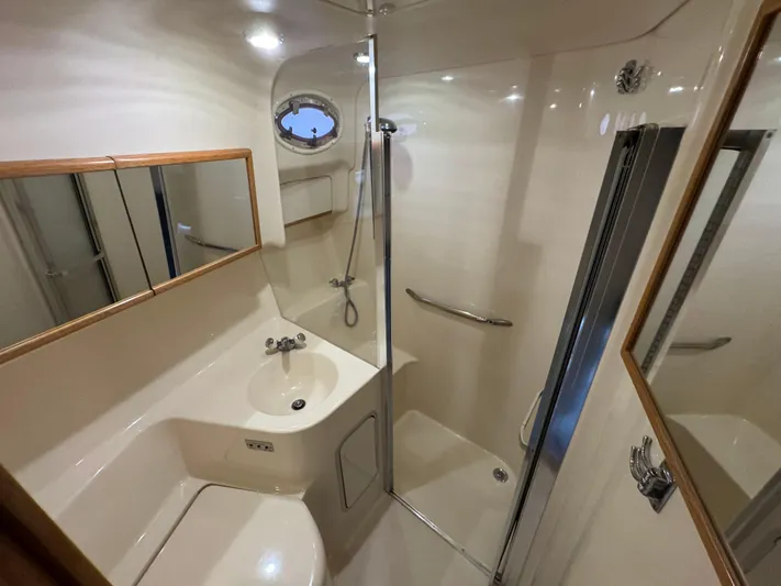 Honey Badger Yacht Photos Pics 1996 Sea Ray 400 Owner's Head