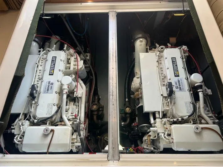 Honey Badger Yacht Photos Pics 1996 Sea Ray 400 Engine Room