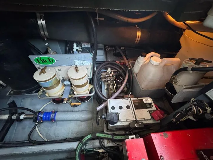 Honey Badger Yacht Photos Pics 1996 Sea Ray 400 Engine Room