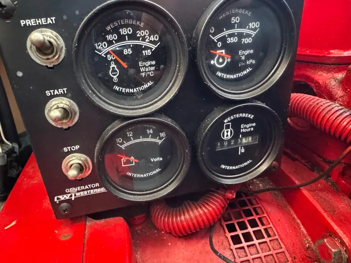 Honey Badger Yacht Photos Pics 1996 Sea Ray 400 Engine Room