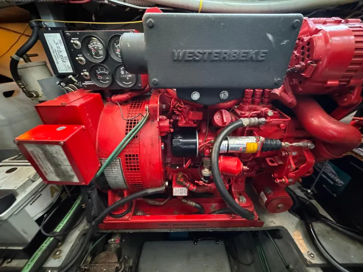 Honey Badger Yacht Photos Pics 1996 Sea Ray 400 Engine Room