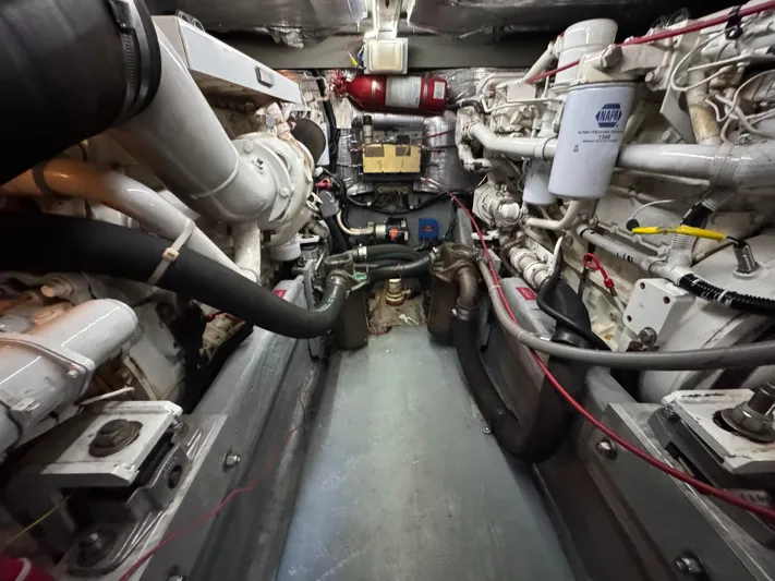 Honey Badger Yacht Photos Pics 1996 Sea Ray 400 Engine Room