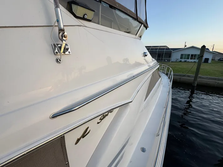 Honey Badger Yacht Photos Pics 1996 Sea Ray 400 Starboard Walkway