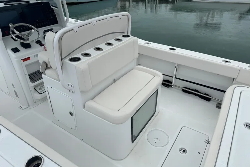  Yacht Photos Pics 2024 Sea Hunt Gamefish 27 Coffin Box boat interior with seating and control panel.