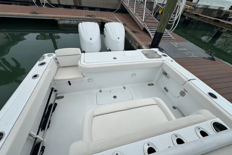  Yacht Photos Pics 2024 Sea Hunt Gamefish 27 Coffin Box boat interior at dock, featuring dual engines.