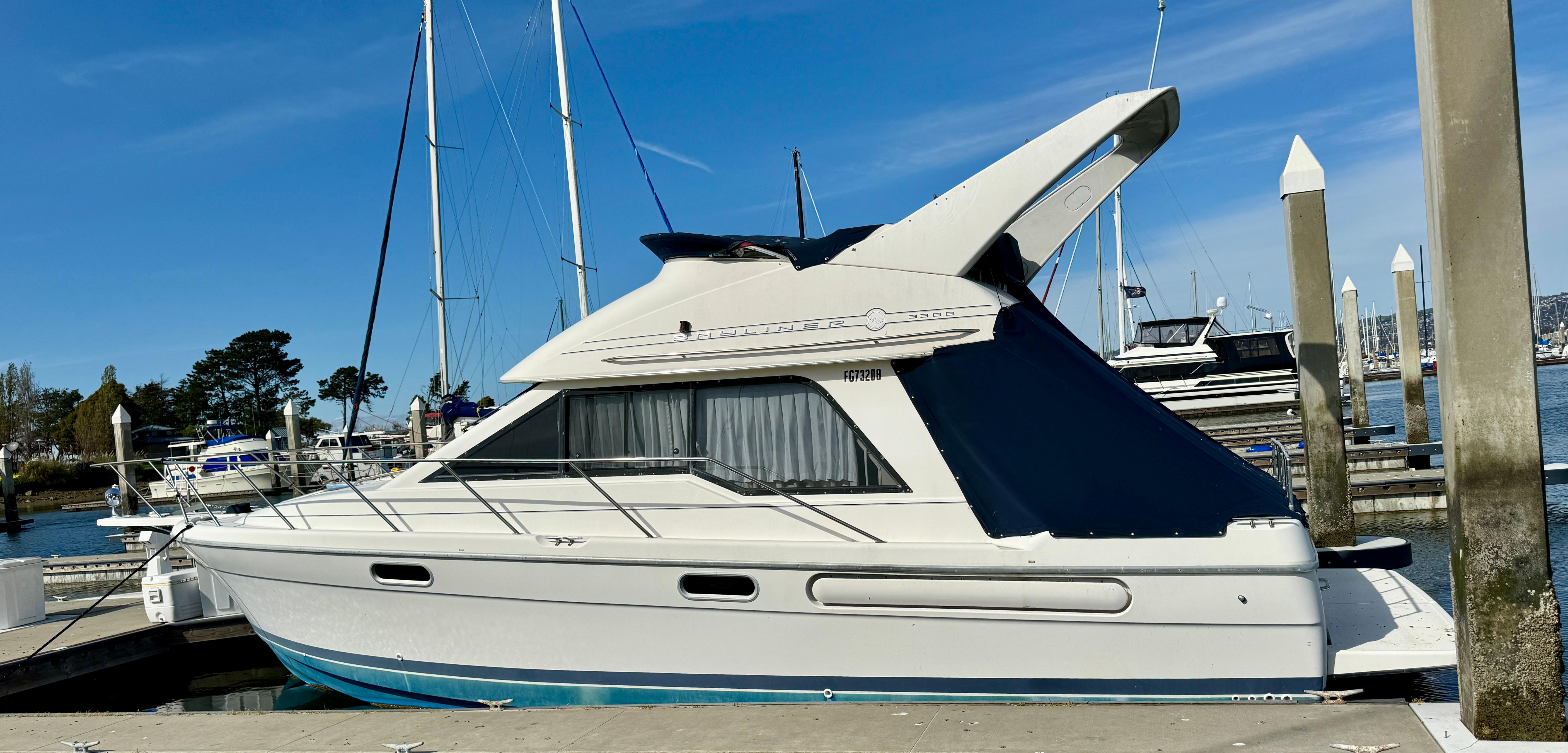 1998 Bayliner 3388 Command Bridge Motoryacht Cruiser for sale - YachtWorld