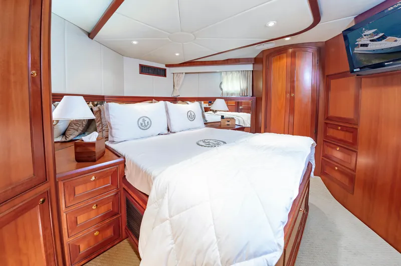 Outlander Yacht Photos Pics 