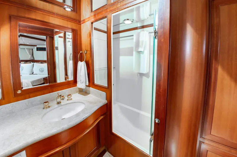 Outlander Yacht Photos Pics 