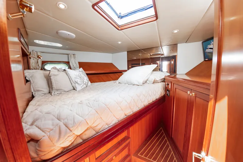 Outlander Yacht Photos Pics 