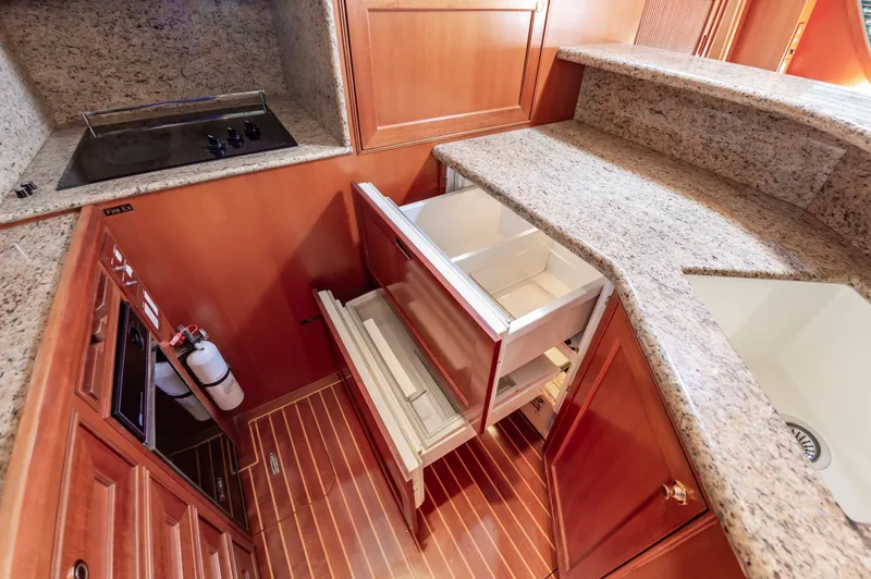 Outlander Yacht Photos Pics 