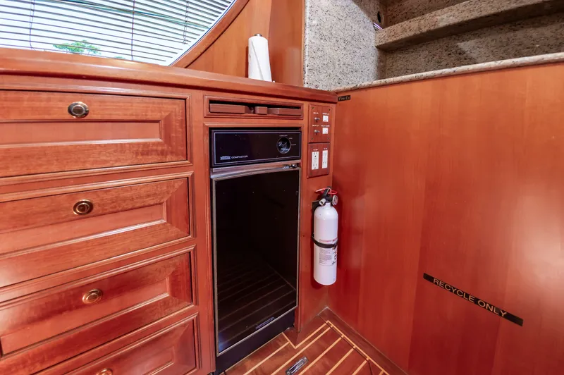 Outlander Yacht Photos Pics 