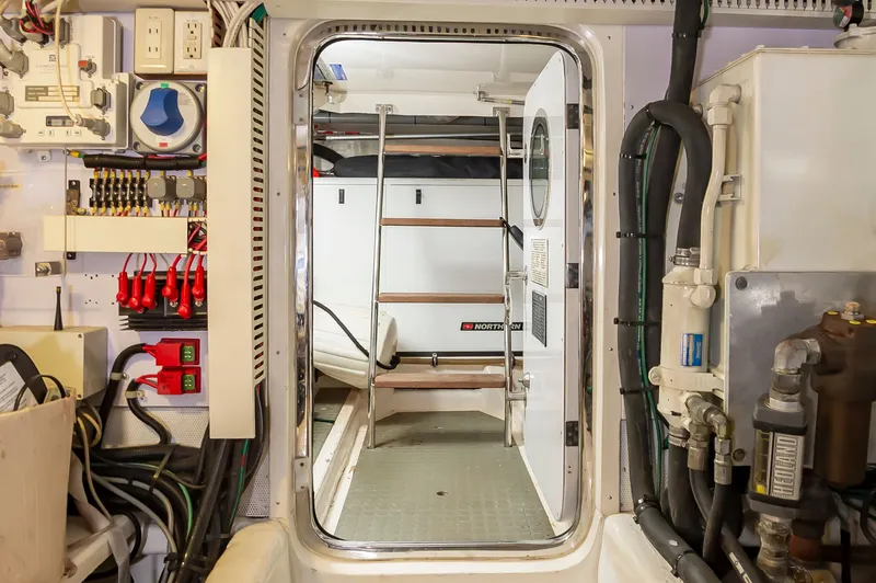 Outlander Yacht Photos Pics 