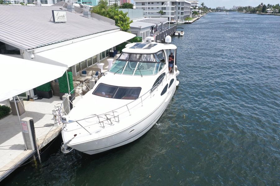 2006 Cruisers Yachts 455 Express Motoryacht