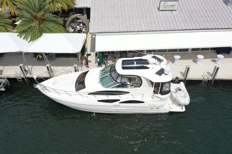 2006 Cruisers Yachts 455 Express Motoryacht