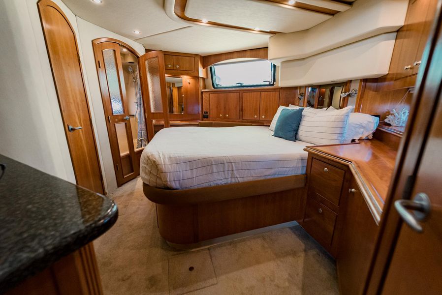 2006 Cruisers Yachts 455 Express Motoryacht