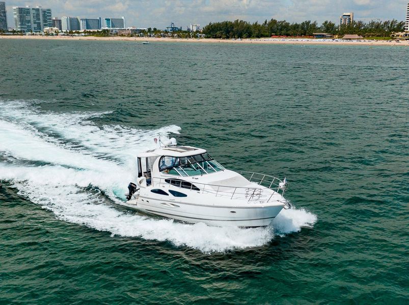 2006 Cruisers Yachts 455 Express Motoryacht