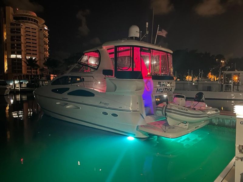 2006 Cruisers Yachts 455 Express Motoryacht