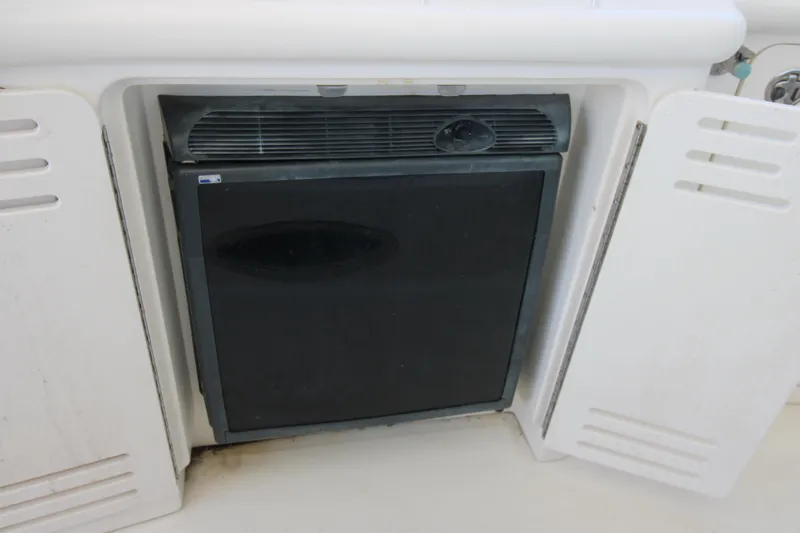 Rowdy Rio Yacht Photos Pics Built-in refrigerator on a 2008 Sea Ray 44 Sundancer yacht.