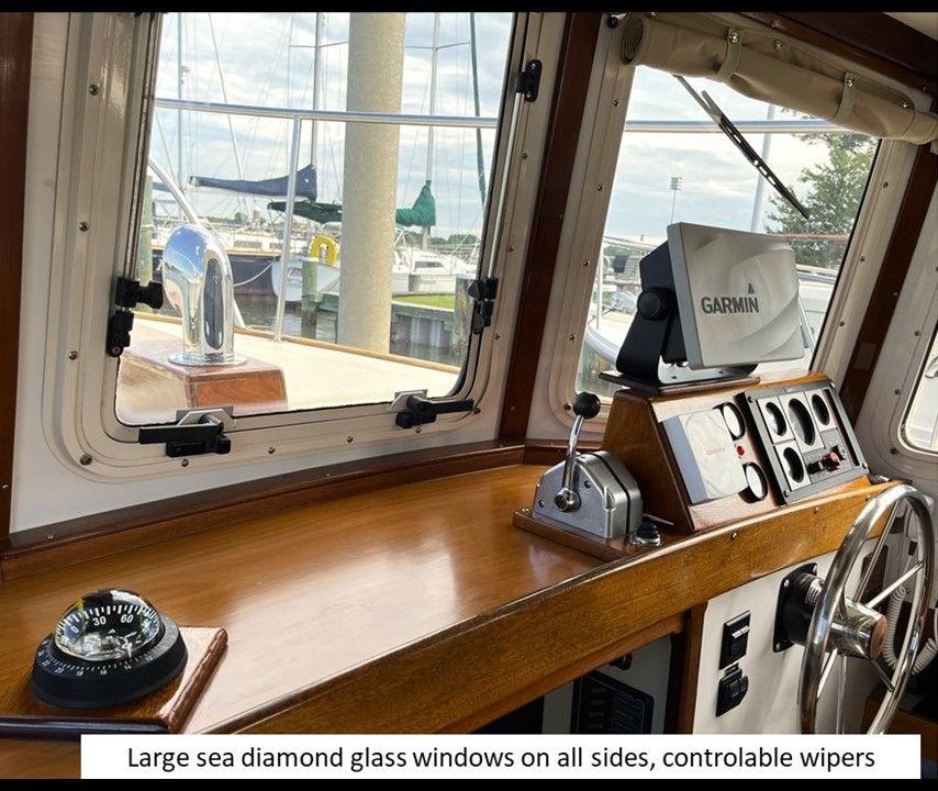 Sea Ray Ski Boat Runabout Center Middle Windshield Glass Window* – Speed  Pro Marine