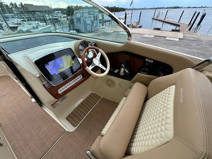 Yacht Photos Pics 2021 Chris-Craft Launch 31 GT boat cockpit with navigation system and luxurious seating.