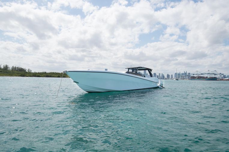 2021-53-custom-csr-powerboats-v53