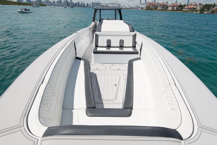 2021-53-custom-csr-powerboats-v53