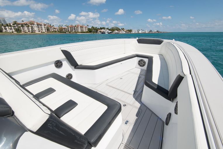 2021-53-custom-csr-powerboats-v53