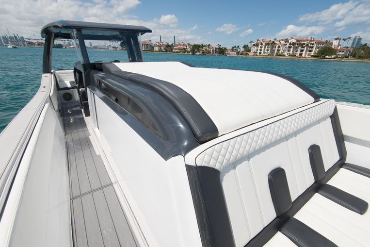 2021-53-custom-csr-powerboats-v53