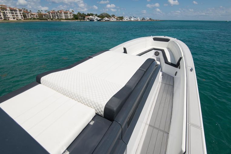 2021-53-custom-csr-powerboats-v53