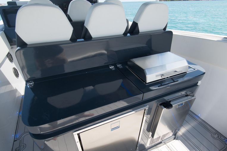 2021-53-custom-csr-powerboats-v53