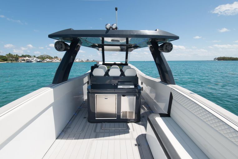 2021-53-custom-csr-powerboats-v53