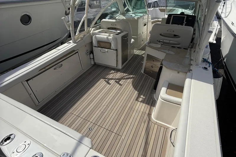  Yacht Photos Pics 2016 Sailfish 325 DC boat interior with spacious deck and seating area.