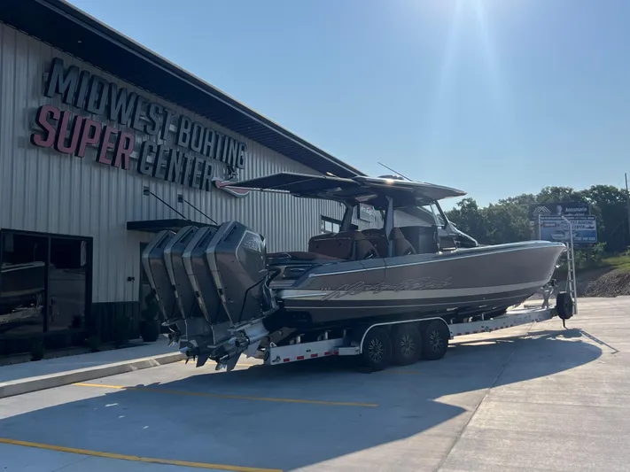  Yacht Photos Pics 2026 Nor-Tech 400 Supersport boat at Midwest Boating Super Center.