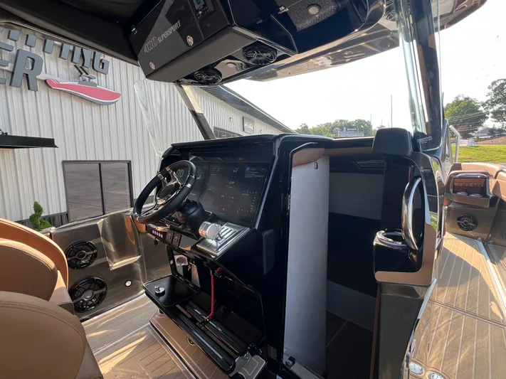  Yacht Photos Pics 2026 Nor-Tech 400 Supersport boat interior with modern dashboard and steering wheel.