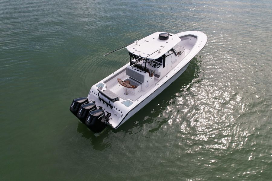 2024 Front Runner 36 Center Console