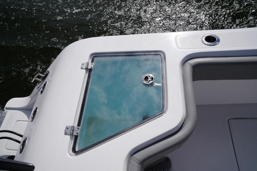 2024 Front Runner 36 Center Console