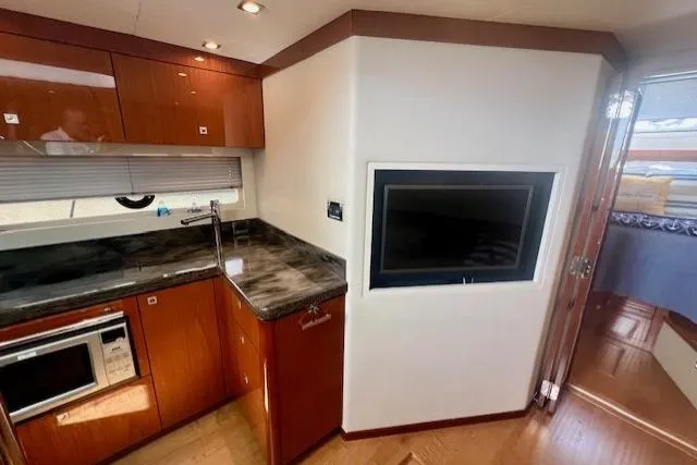 Stay Loose Yacht Photos Pics Luxurious 2013 Sea Ray 410 Sundancer yacht interior with modern kitchen and TV.