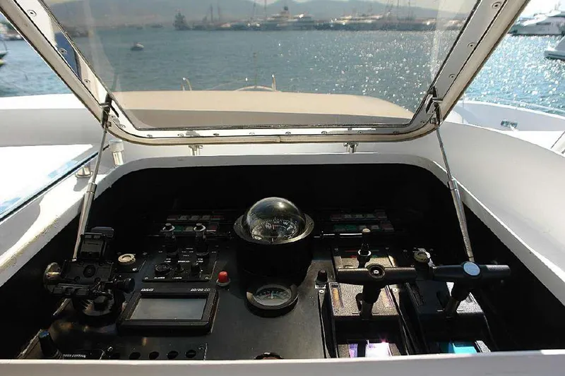  Yacht Photos Pics Codecasa 32m 1999 yacht control panel with ocean view.