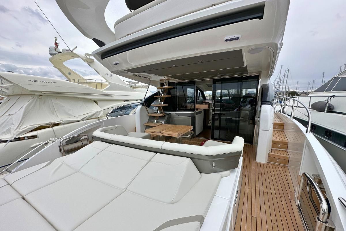 2023 Princess 62 