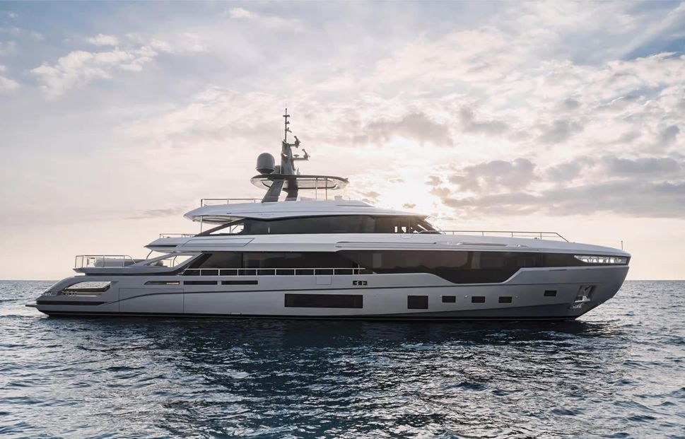 mega yacht in vendita