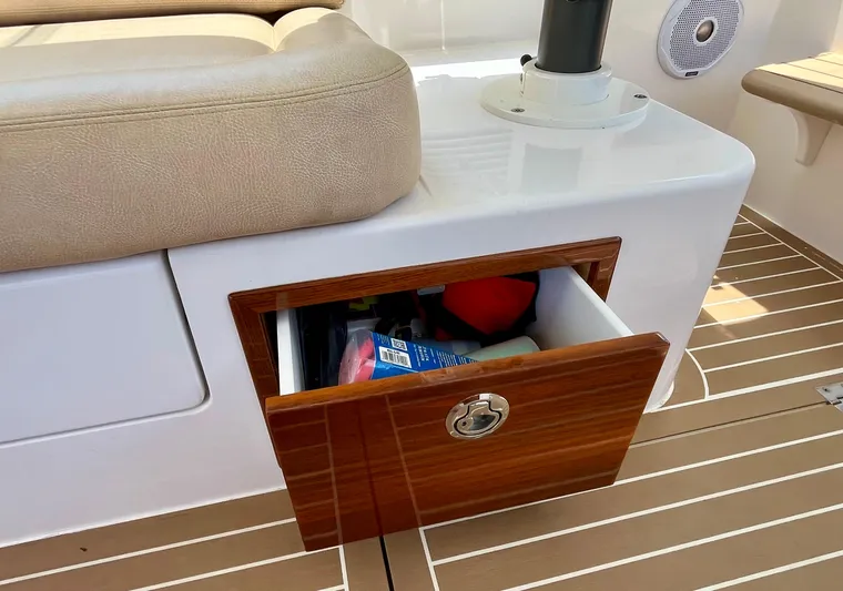 Waterlee Yacht Photos Pics 