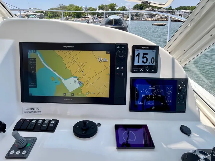 Waterlee Yacht Photos Pics 2019 MJM 35z boat dashboard with navigation screens and controls.
