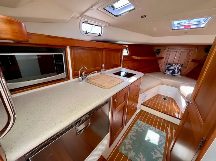 Waterlee Yacht Photos Pics 