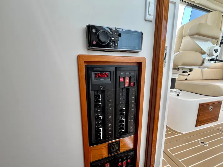 Waterlee Yacht Photos Pics 