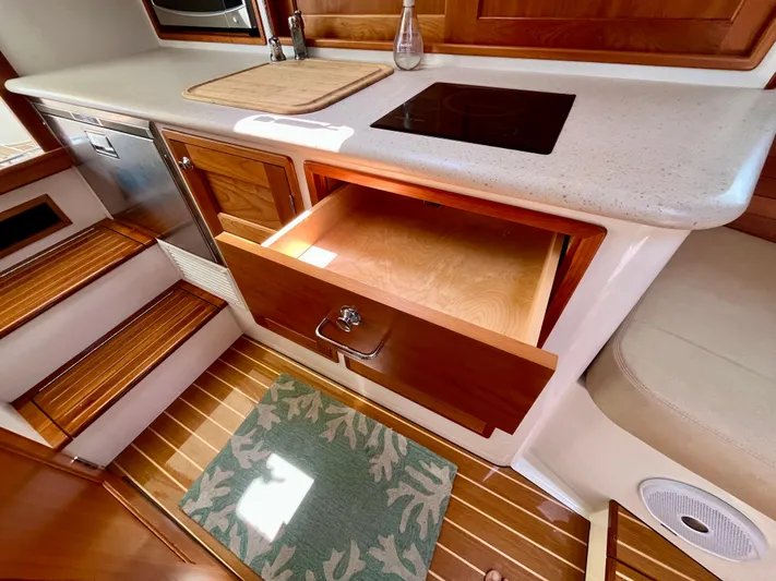 Waterlee Yacht Photos Pics 