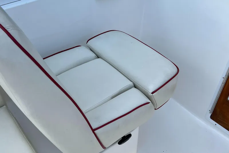  Yacht Photos Pics White cushioned seat with red trim on 2015 Hunt Yachts Harrier Sport.