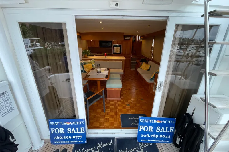 Moore Fun Yacht Photos Pics 1998 Ocean Alexander 486 Classico Pilothouse interior, yacht for sale by Seattle Yachts.