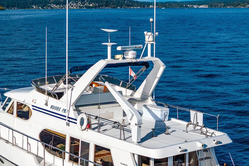 Moore Fun Yacht Photos Pics 1998 Ocean Alexander 486 Classico Pilothouse yacht on blue water, featuring upper deck and radar equipment.