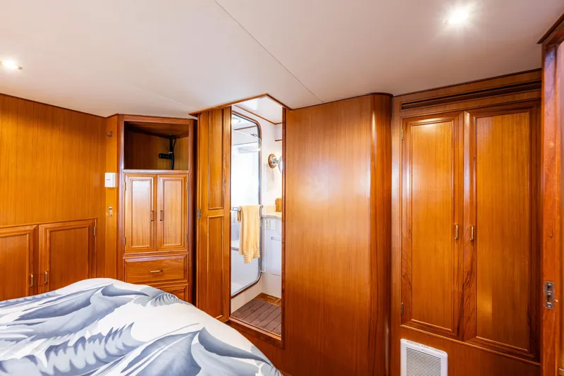 Moore Fun Yacht Photos Pics Luxurious 1998 Ocean Alexander 486 Classico Pilothouse interior with wooden cabinetry and cozy bedding.